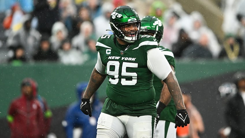 Quinnen Williams celebrates play