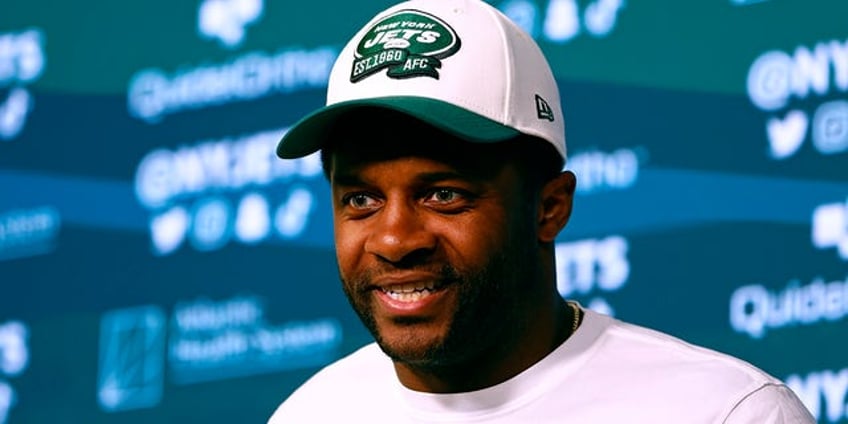 jets randall cobb throws huge block on giants bobby mccain leaves safety with concussion