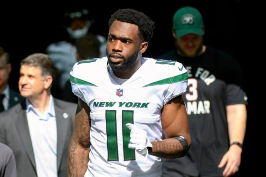 jets will release wide receiver denzel mims if they find no trade partner ap sources say