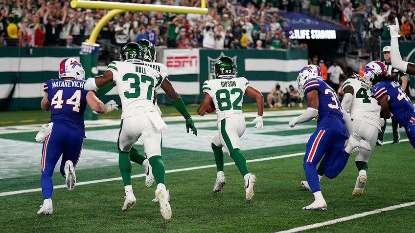 jets win deserves asterisk because refs missed penalty mnf rules analyst says