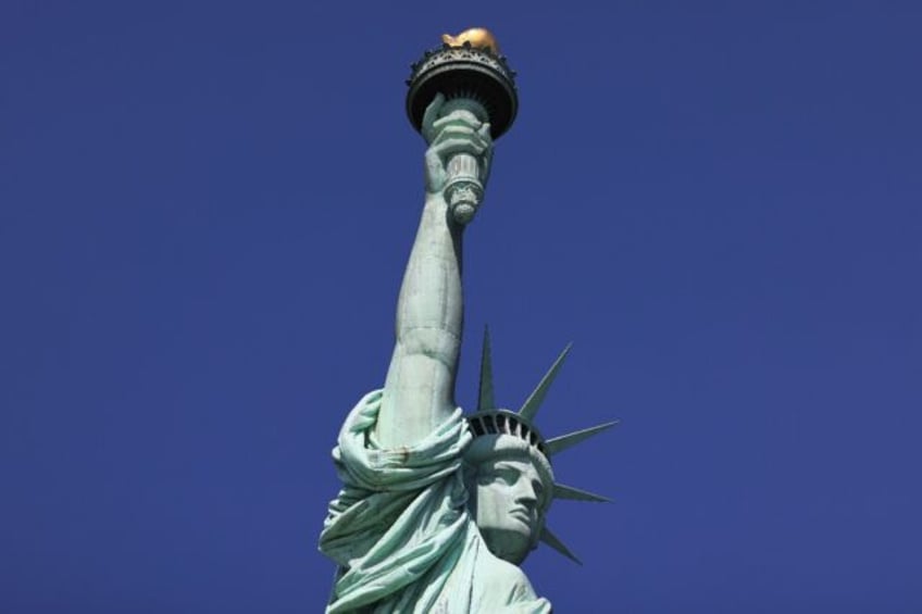 jewish new yorkers occupy statue of liberty to demand gaza ceasefire