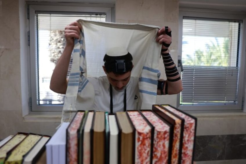 Students who have returned to their yeshiva in Israel's Sderot hope to encourage other town residents to come back too