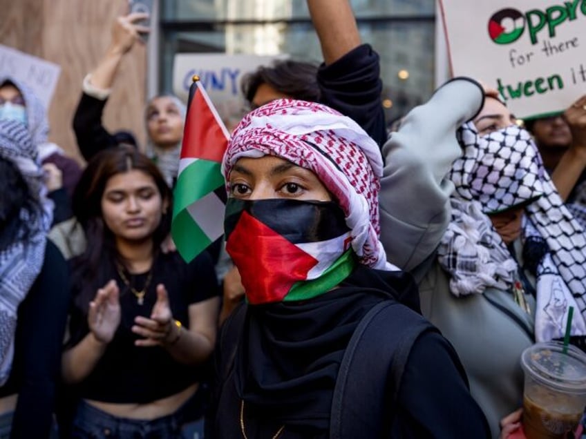 NEW YORK, UNITED STATES - 2023/10/12: Students from Hunter College chant and hold up signs during a pro-Palestinian demonstration at the entrance of their campus. The pro-Palestinian student organization Students for Justice In Palestine (SJP) held protests in colleges across the nation to show solidarity with Palestine. On October 7 …