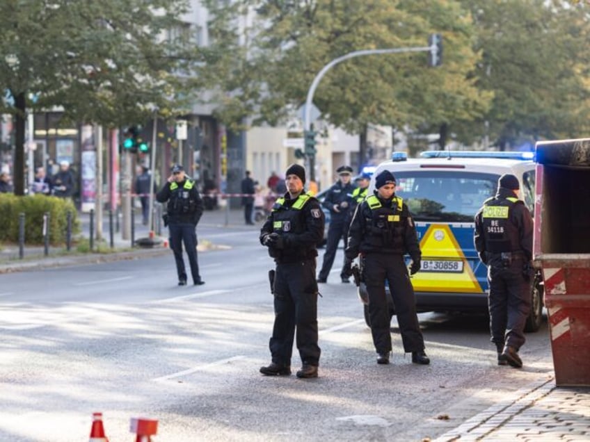 jewish synagogue in berlin firebombed with molotov cocktails