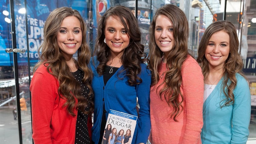 jill duggar claims religious dad jim bob would weaponize her marriage