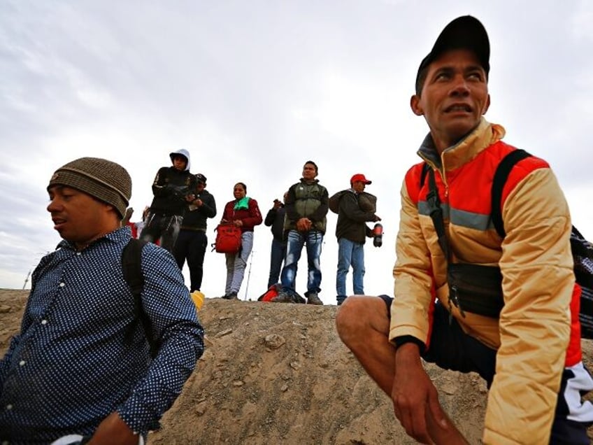 CIUDAD JUAREZ , MEXICO - DECEMBER 20: Migrants including women and children try to cross to the US in Ciudad Juarez, Mexico on December 20, 2023. Texas Governor Greg Abbott (not seen) signed a package of anti-migrant laws including the SB4 law, which gives police the power to detain and …