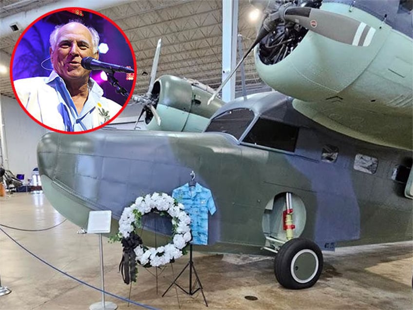 jimmy buffett donated two aircrafts to uss alabama battleship memorial park