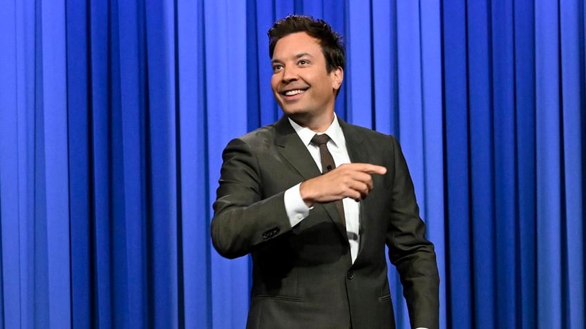 jimmy fallon apologizes to tonight show staff following report on erratic behavior toxic workplace