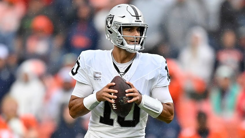 jimmy garoppolo defeats broncos in raiders debut to spoil sean paytons first game in denver