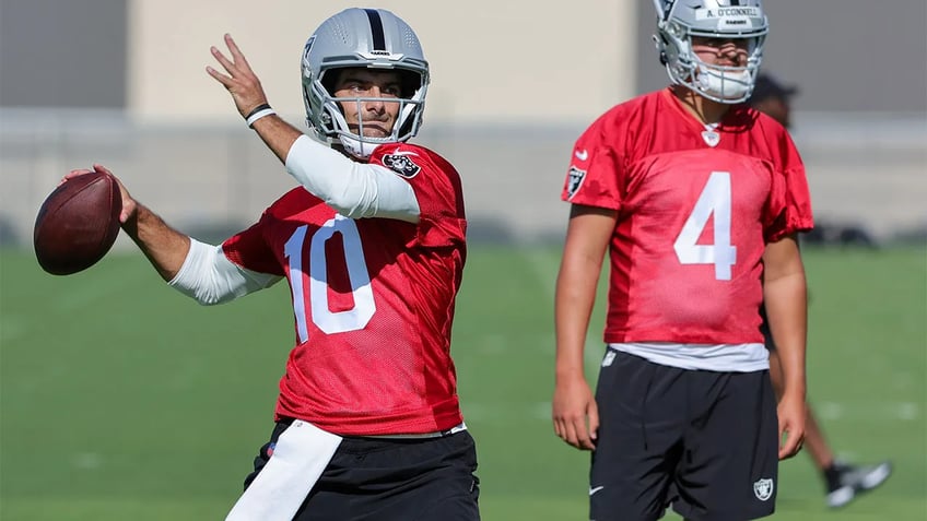 jimmy garoppolo finally takes practice field for raiders after missing all of otas and minicamp