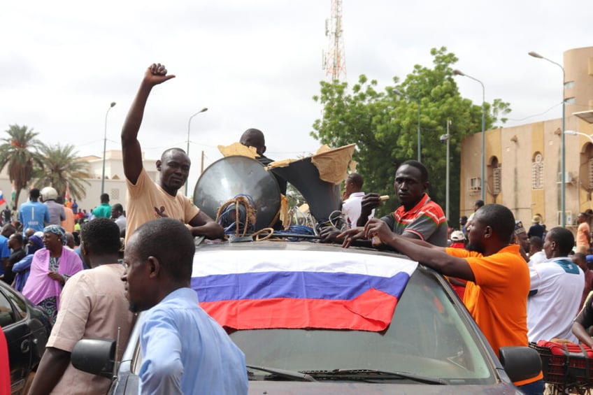 joe biden evacuates niger embassy third of his tenure after pentagon says no threat