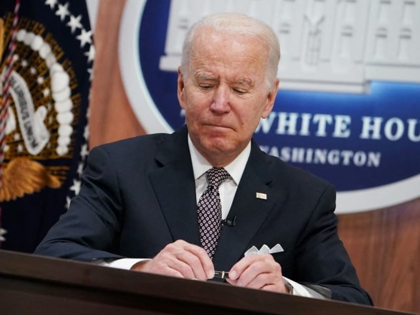 joe bidens polling woes ignite democrat infighting march into the sea and drown