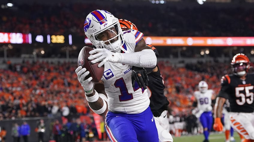 joe burrow bengals roll through bills to win fourth straight game