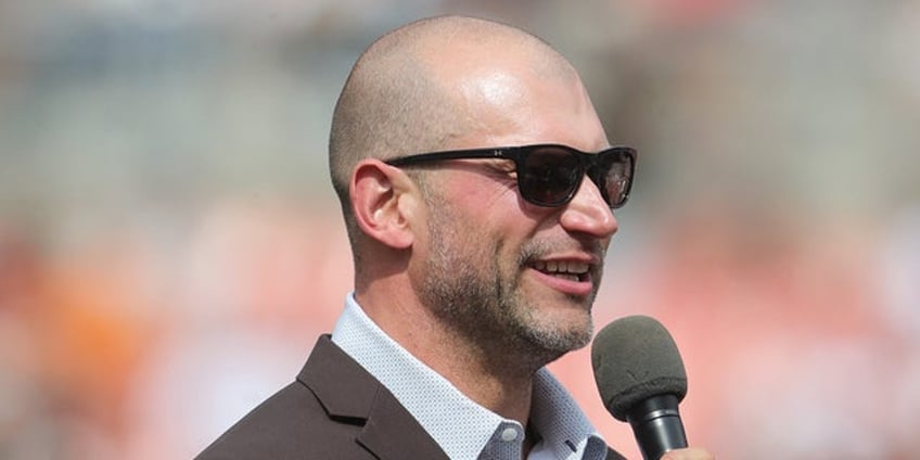 joe thomas reveals gross request from peyton manning to force browns trade to broncos