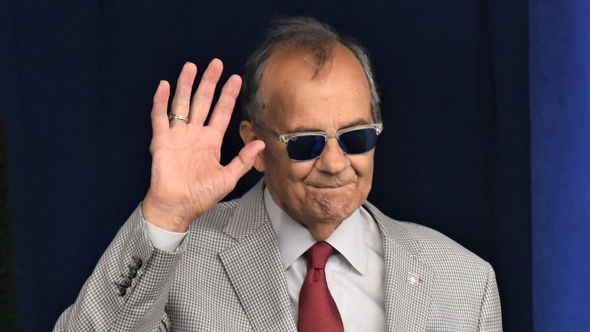 Joe Torre waves