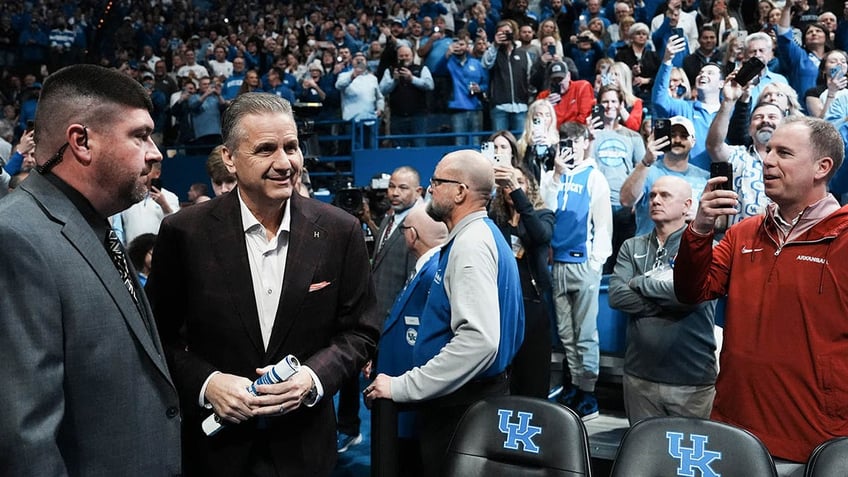 John Calipari entering court