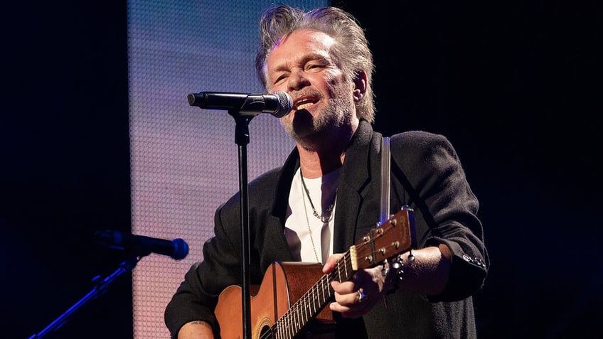 john mellencamp slammed by bill maher over claim only 1 or 2 of black people today live better than slaves