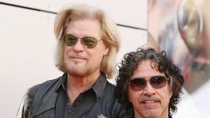 Daryl Hall and John Oates posing together