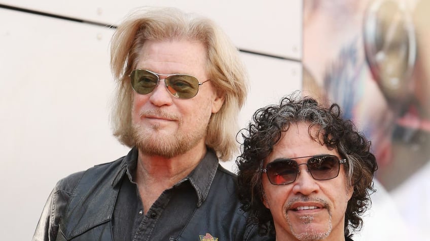 Daryl Hall and John Oates posing together