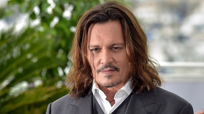 johnny depp reveals who stayed loyal through his tough times i will forever be in their debt