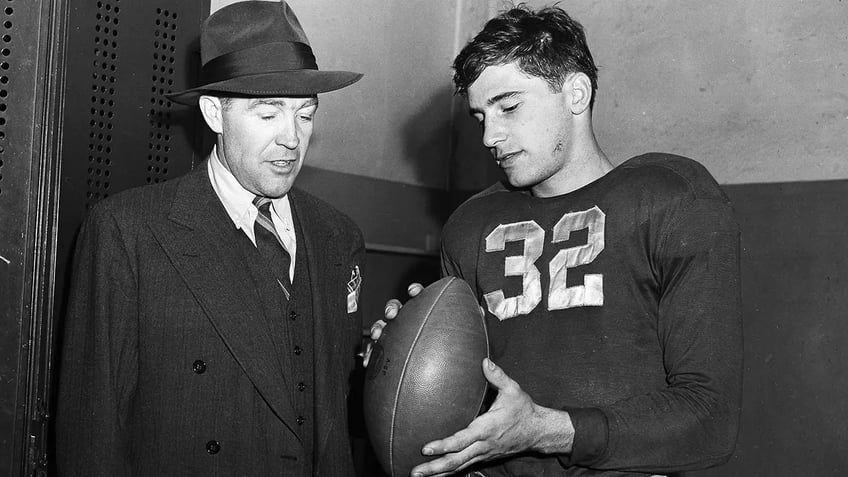 johnny lujack notre dame football legend dead at 98