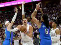 Jokic, Strawther star as Nuggets down Thunder to tie series