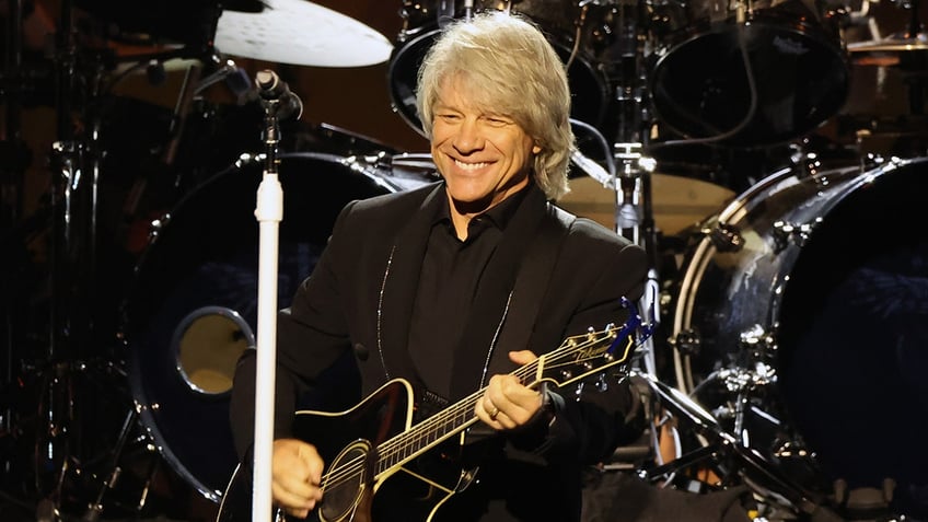 jon bon jovi admits there was never a fight with ex bandmate richie sambora theres no animosity