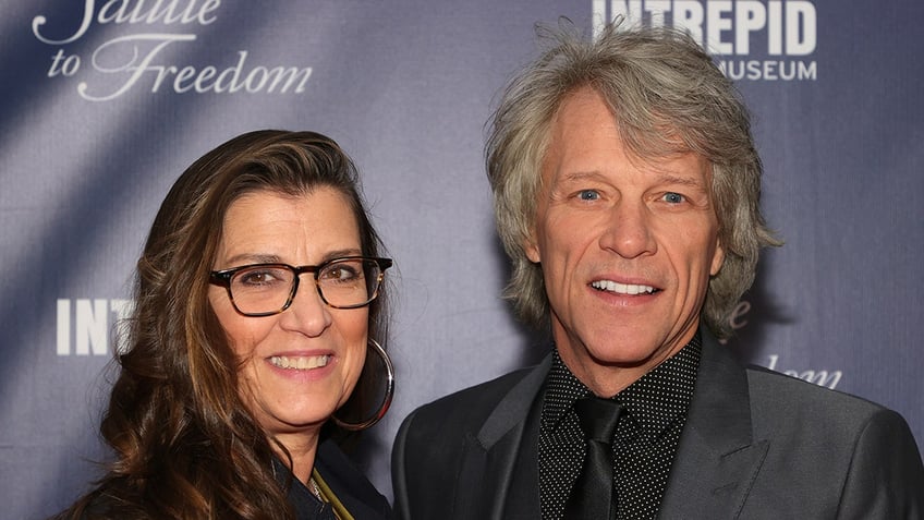 Close up of Dorothea and Jon Bon Jovi