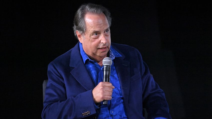 jon lovitz knocks idiot john oliver panicking over us aid to israel hes shocked america supports an ally