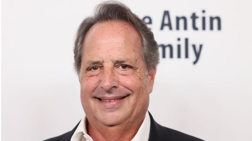 jon lovitz knocks idiot john oliver panicking over us aid to israel hes shocked america supports an ally