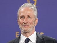 Jon Stewart Fears Paramount May End ‘Daily Show’ After Colbert Canceled, Knocks Comedy Central as ‘Like Muzak’