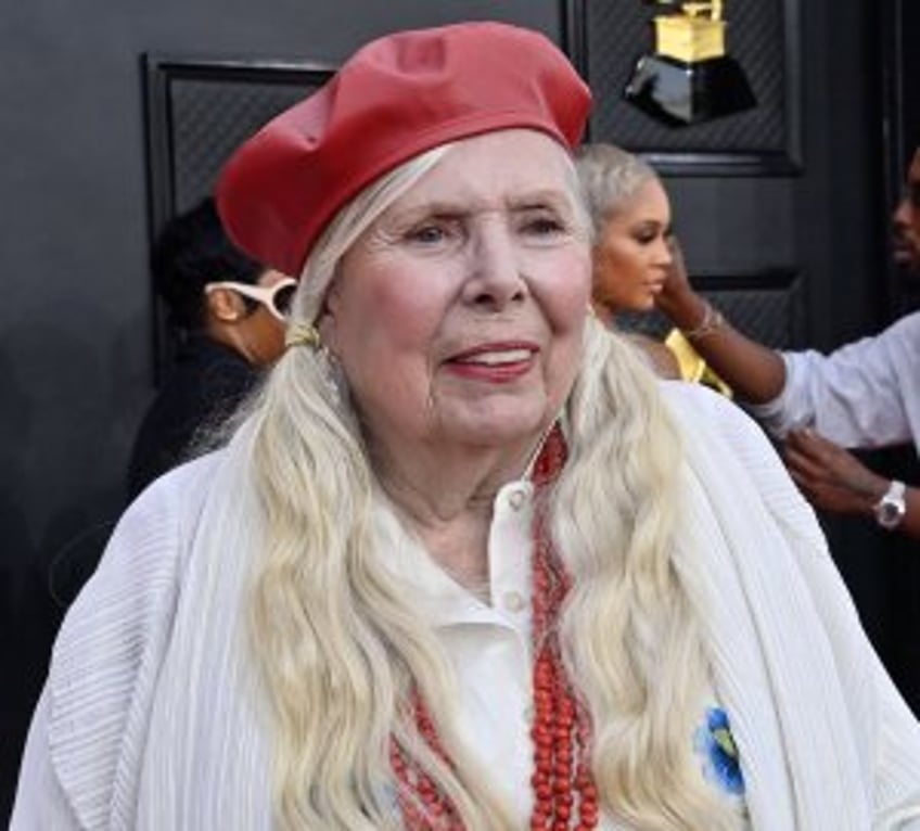 Joni Mitchell to sing at the Grammys on Feb. 4