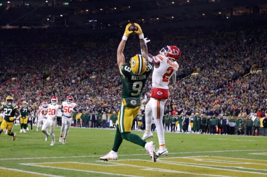 jordan love throws 3 td passes packers beat chiefs 27 19 for 3rd straight win