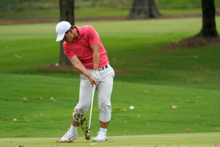 jordan spieth keeps a clean card in the mud for a 63 to lead the pga tour playoff opener