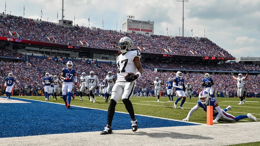 josh allen bills right the ship with dominating win over raiders