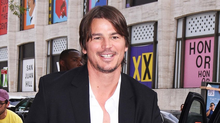 Josh Hartnett smiles while walking in New York.