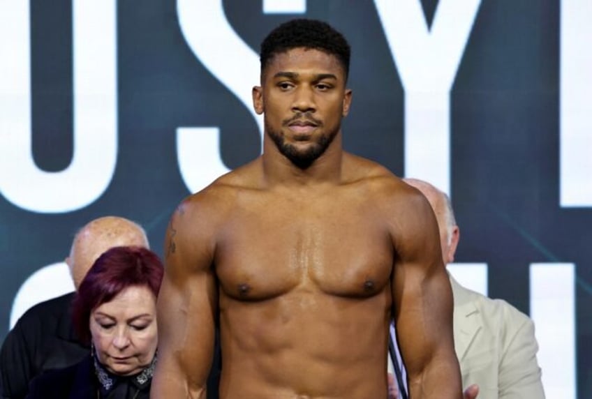 joshua overcomes jeers to stop stand in opponent helenius