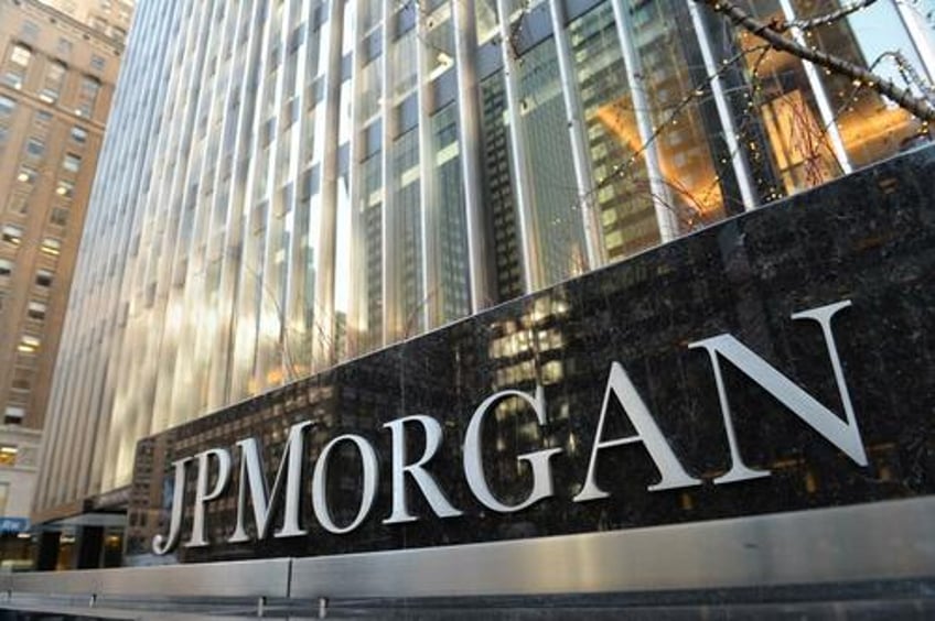 jpmorgan chase freezes employee comments amid return to office backlash