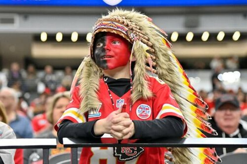 judge denies deadspins bid to dismiss defamation suit involving 9 year old chiefs fan