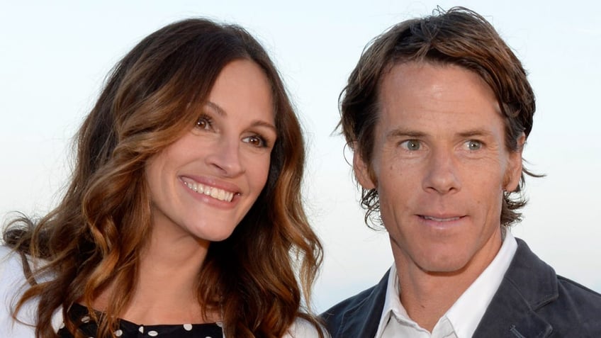 A photo of Julia Roberts and Danny Moder