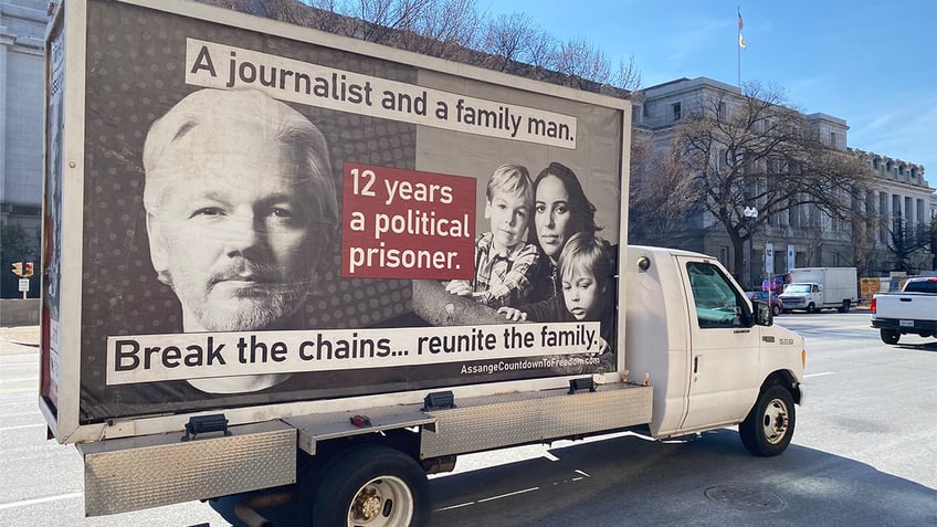 Truck carrying a sign in support of Julian Assange at the Justice Department