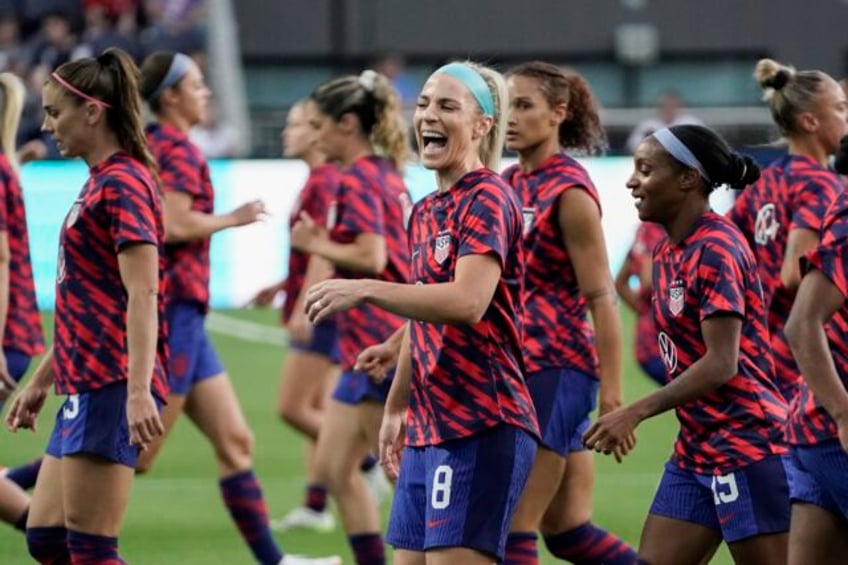 julie ertz says goodbye to the us national team during a 3 0 win over south africa