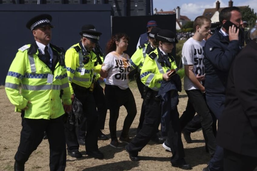 just stop oil activists disrupt play at british open by throwing orange substance on 17th green