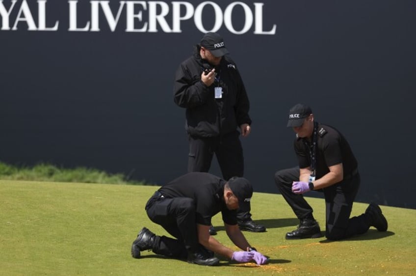 just stop oil activists disrupt play at british open by throwing orange substance on 17th green