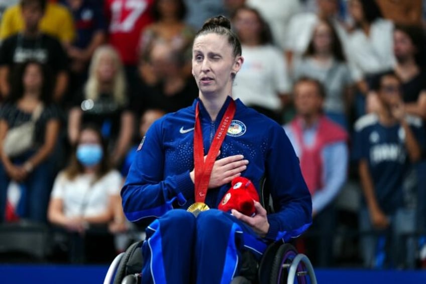 Leanne Smith during the victory ceremony at the Paralympics in Paris