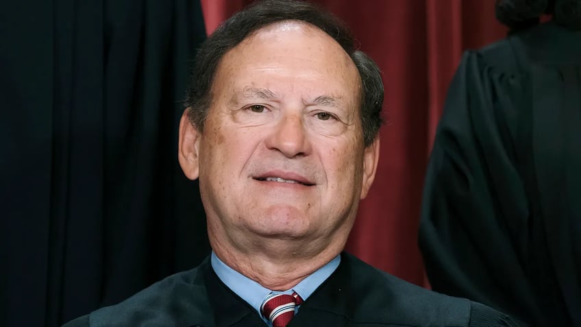 justice alito says no provision in constitution allows congress to regulate supreme court