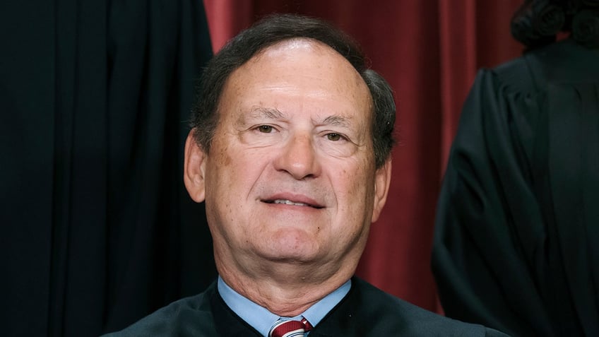 justice samuel alito schools senate democrats on unsound demand he recuse himself