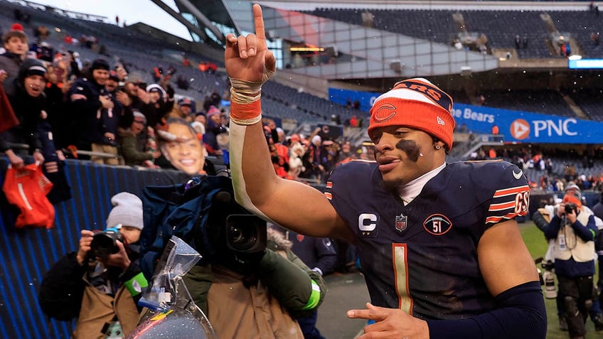 Justin Fields waving