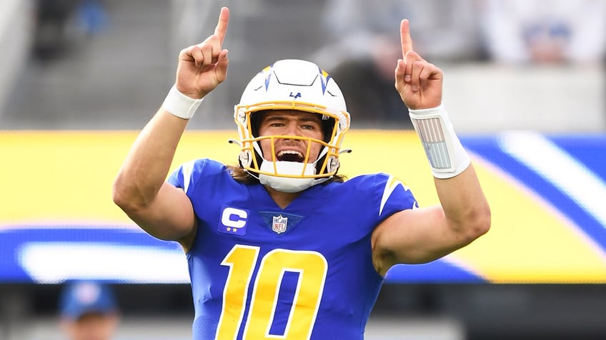 justin herbert chargers agree to massive five year extension reports