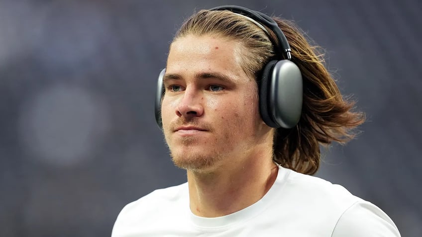 justin herbert chargers agree to massive five year extension reports